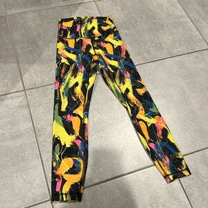 Lululemon Wunder Train High-Rise Tight 25"
Undertone Black Multi 
Size 4